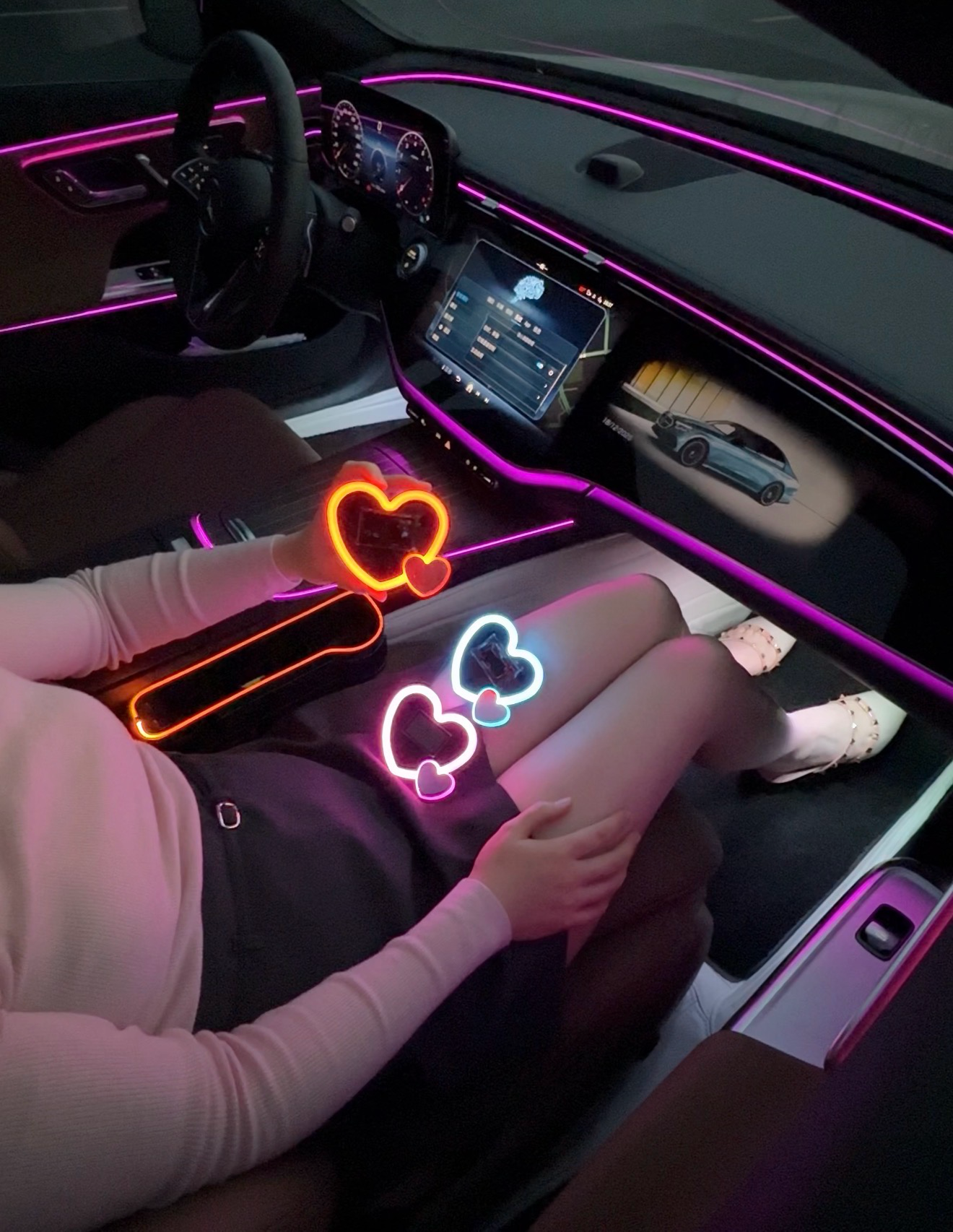 Solar-Powered Wireless Heart-Shaped LED Car Interior Neon Glow – Heart Atmosphere C-Pillar Light & Window Decoration