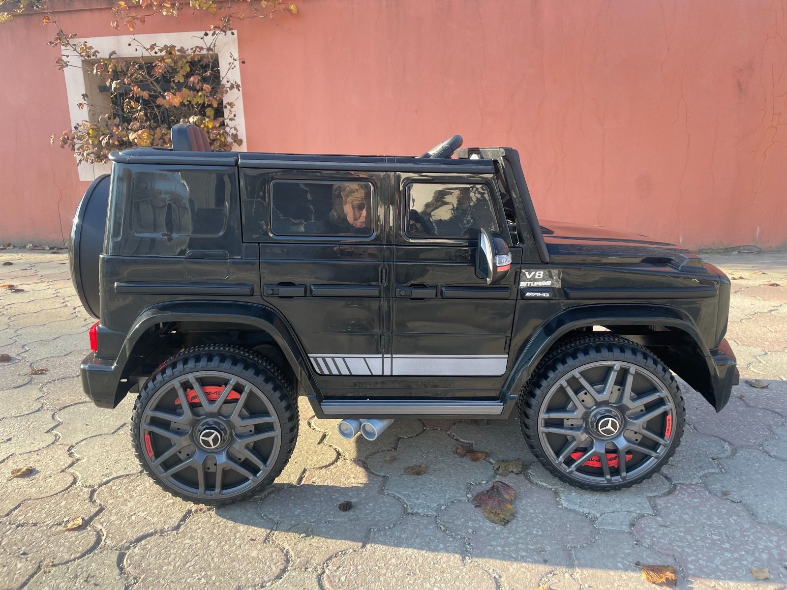 Electric ride-on car Mercedes G with high doors
