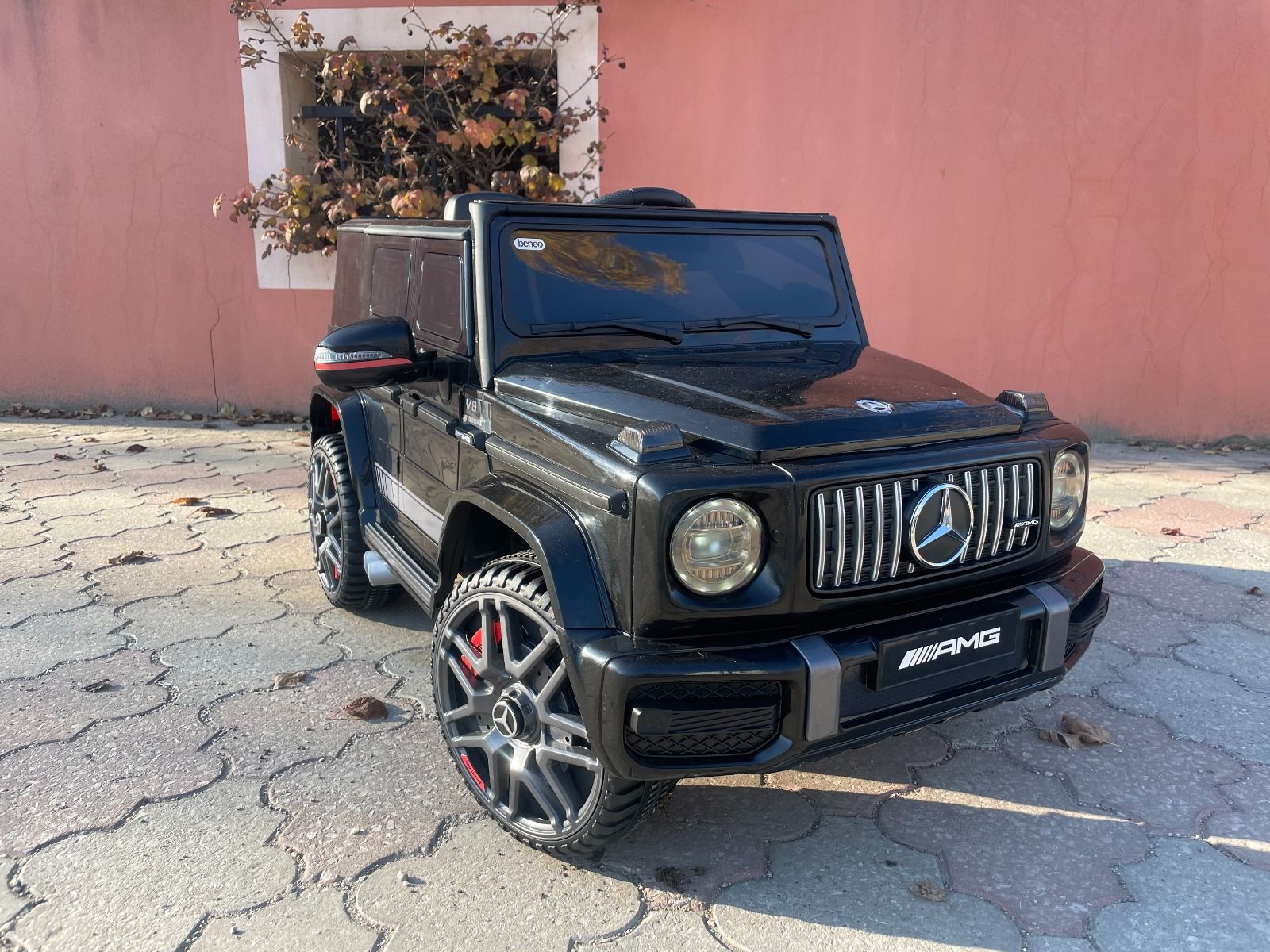 Electric ride-on car Mercedes G with high doors