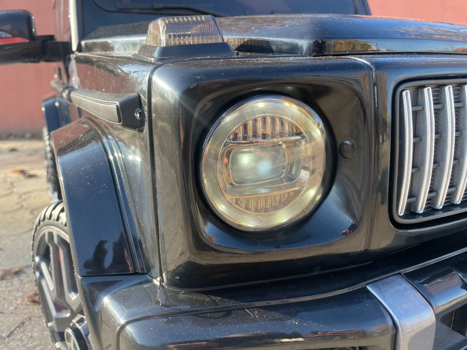 Electric ride-on car Mercedes G with high doors