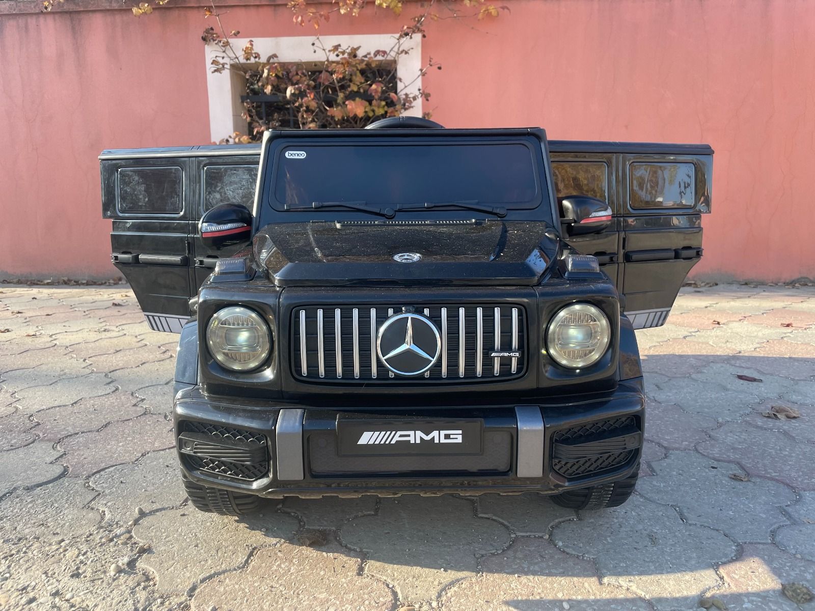 Electric ride-on car Mercedes G with high doors