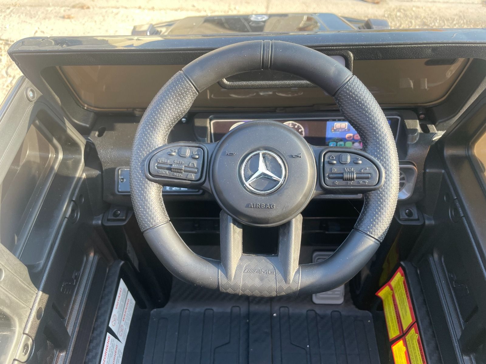 Electric ride-on car Mercedes G with high doors