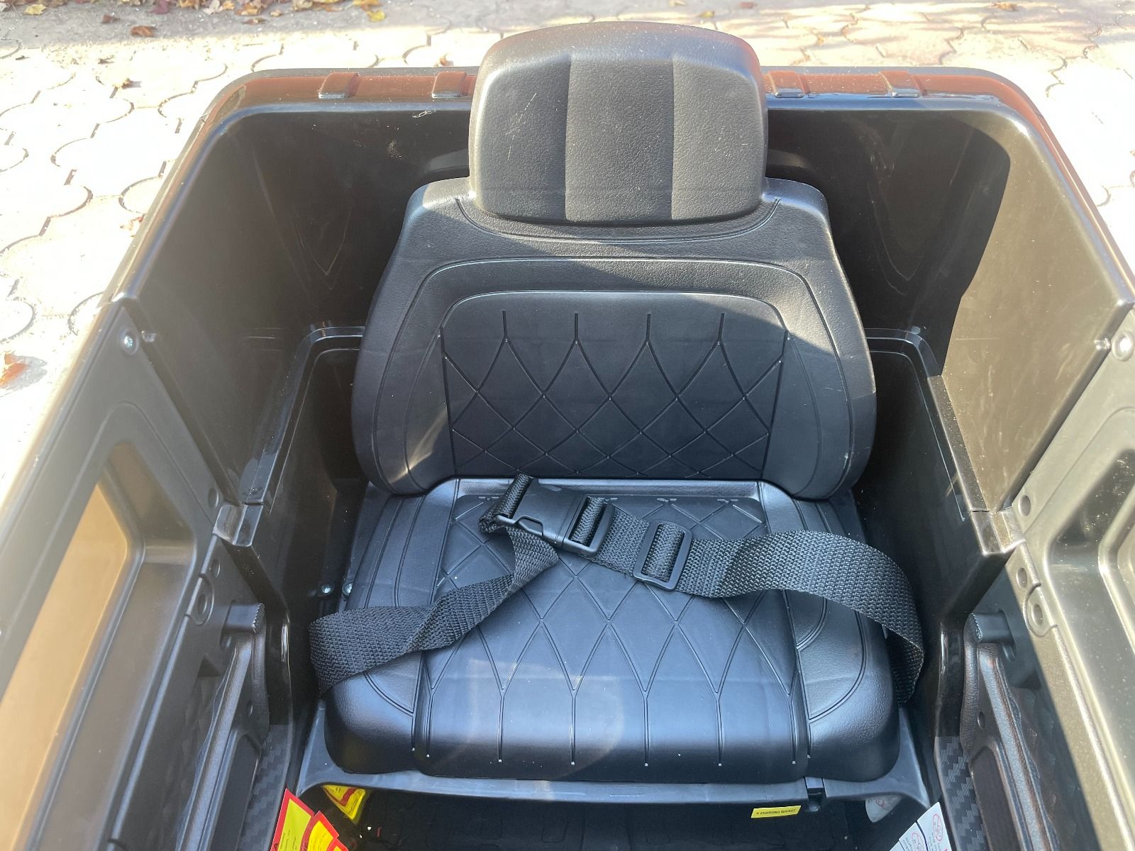 Electric ride-on car Mercedes G with high doors